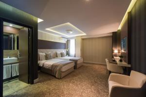 Katil atau katil-katil dalam bilik di Garni Hotel Aveny