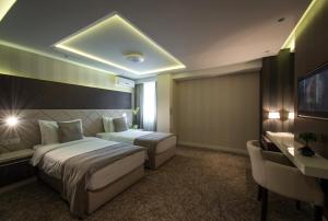 Katil atau katil-katil dalam bilik di Garni Hotel Aveny