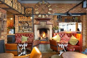 a living room filled with furniture and a fire place at d'Parys in Bedford