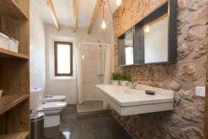 Ένα μπάνιο στο Villa Es Coco, Soller +33 φωτογραφίες