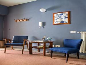 A seating area at PratinnVatican