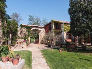 A garden outside Mas Teixidor