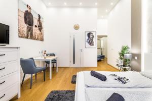 TV a/nebo společenská místnost v ubytování Hello Downtown Apartment - Movie