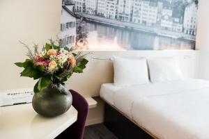 Postel nebo postele na pokoji v ubytování B&B HOTEL Zürich Wallisellen