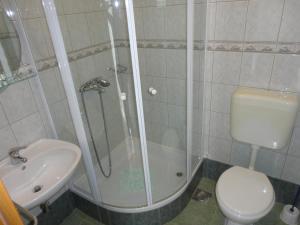 Koupelna v ubytování Apartments Kovačić + 18 fotografií