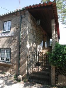 an entrance to a stone house with a gate at Casa da Quinta De S. Martinho in Vila Real