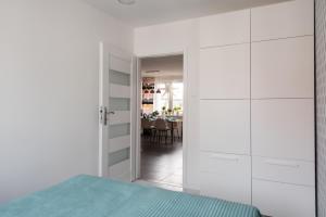 Posteľ alebo postele v izbe v ubytovaní Legnica Apartament 52m2 Delux 1