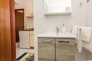Ett badrum på Apartments Hidden Beach Gem