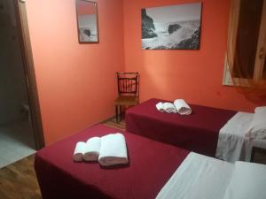 Rúm í herbergi á Le camille ristorante pizzeria & locanda