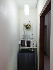 Kuchyň nebo kuchyňský kout v ubytování GIO Guesthouse Bogor