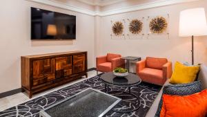 Area soggiorno di Best Western Plus Waltham Boston