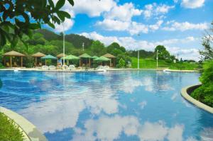 Swimmingpoolen hos eller tæt på Country Garden Phenix Hotel