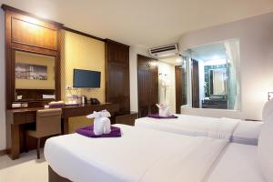 TV a/nebo společenská místnost v ubytování Supicha Pool Access Hotel - SHA Plus