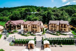 Nespecifikovaný výhled na hory nebo výhled na hory při pohledu z hotelu