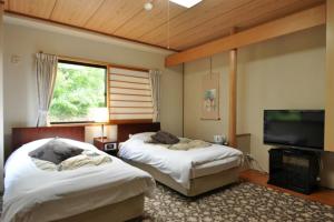 Postel nebo postele na pokoji v ubytování Hakuba Yamano Hotel