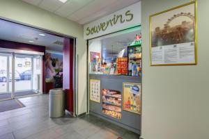 飯店或附近的超級市場和其他商店