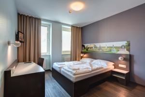 Cama o camas de una habitación en MEININGER Hotel Wien Downtown Sissi