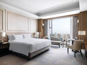Postel nebo postele na pokoji v ubytování The Langham, Hefei