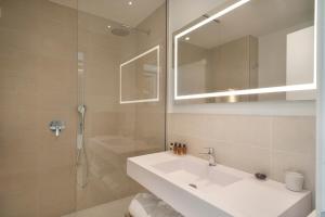 A bathroom at Modica Beach Resort