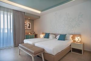 A bed or beds in a room at Modica Beach Resort