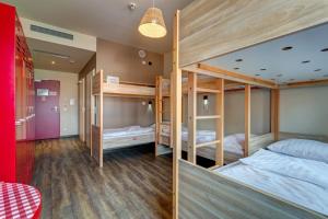 Posteľ alebo postele v izbe v ubytovaní MEININGER Hotel Salzburg City Center