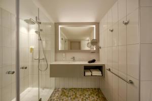 Kylpyhuone majoituspaikassa H+ Hotel Wien