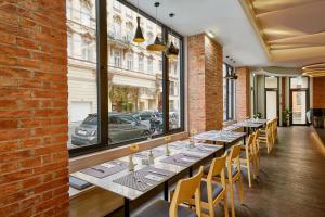 Majoituspaikan H+ Hotel Wien ravintola tai vastaava paikka