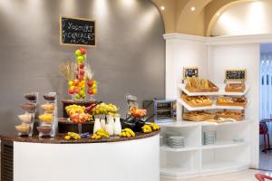 a bakery with a display of fruit and pastries at Aparthotel Los Dragos del Sur in Puerto de Santiago