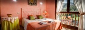 A bed or beds in a room at Casa de aldea Collera