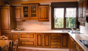A kitchen or kitchenette at Casa de aldea Collera Még 10 kép