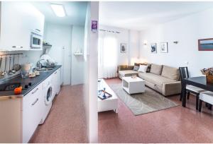 Kuchyňa alebo kuchynka v ubytovaní Sea & Wave La Finestra Apartment