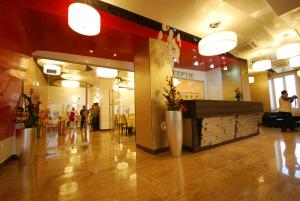 The lobby or reception area at Hotel Grandis Apulum