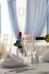 Restoran või mõni muu söögikoht majutusasutuses Lagos Mare Hotel