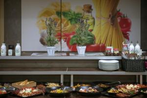 Makanan di atau berdekatan hotel