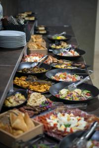 Makanan di atau berdekatan hotel