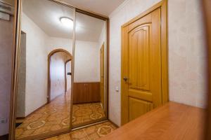 an empty hallway with a mirror and a door at Большая Подгорная 57 квартира-студия с утепленной лоджией in Tomsk