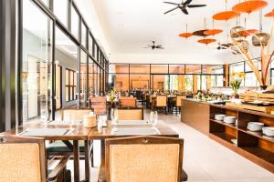 Ramada by Wyndham Aonang Krabi餐厅或其他用餐的地方