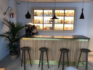 HOTEL TORRENT酒廊或酒吧区