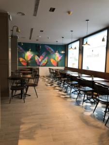 HOTEL TORRENT餐厅或其他用餐的地方