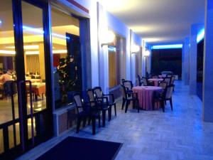 Reštaurácia alebo iné gastronomické zariadenie v ubytovaní Hotel Ristorante Anita