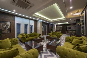 Ruang duduk di Garni Hotel Aveny
