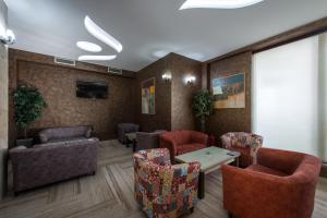 Ruang duduk di Garni Hotel Aveny