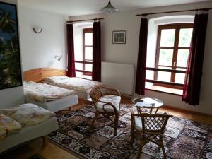 Hotel Castle Mlýn Maděrovka客房内的一张或多张床位