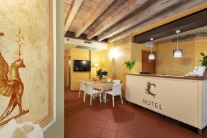 TV a/nebo společenská místnost v ubytování Hotel Marco Polo