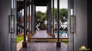 Bazén v ubytování Saprin Beach Resort nebo v jeho okolí