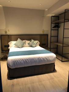 HOTEL TORRENT客房内的一张或多张床位