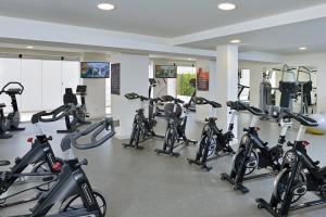 The fitness centre and/or fitness facilities at Apto a pie de playa con vistas increíbles!