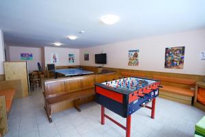 a room with a pool table in a restaurant at GH Hotel Fratazza in San Martino di Castrozza