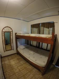 Postel nebo postele na pokoji v ubytování Cabinas Palmer Makanda