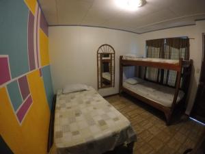 Postel nebo postele na pokoji v ubytování Cabinas Palmer Makanda